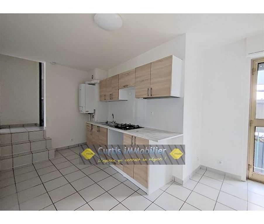 location Appartement F2 LE CHAMBON FEUGEROLLES